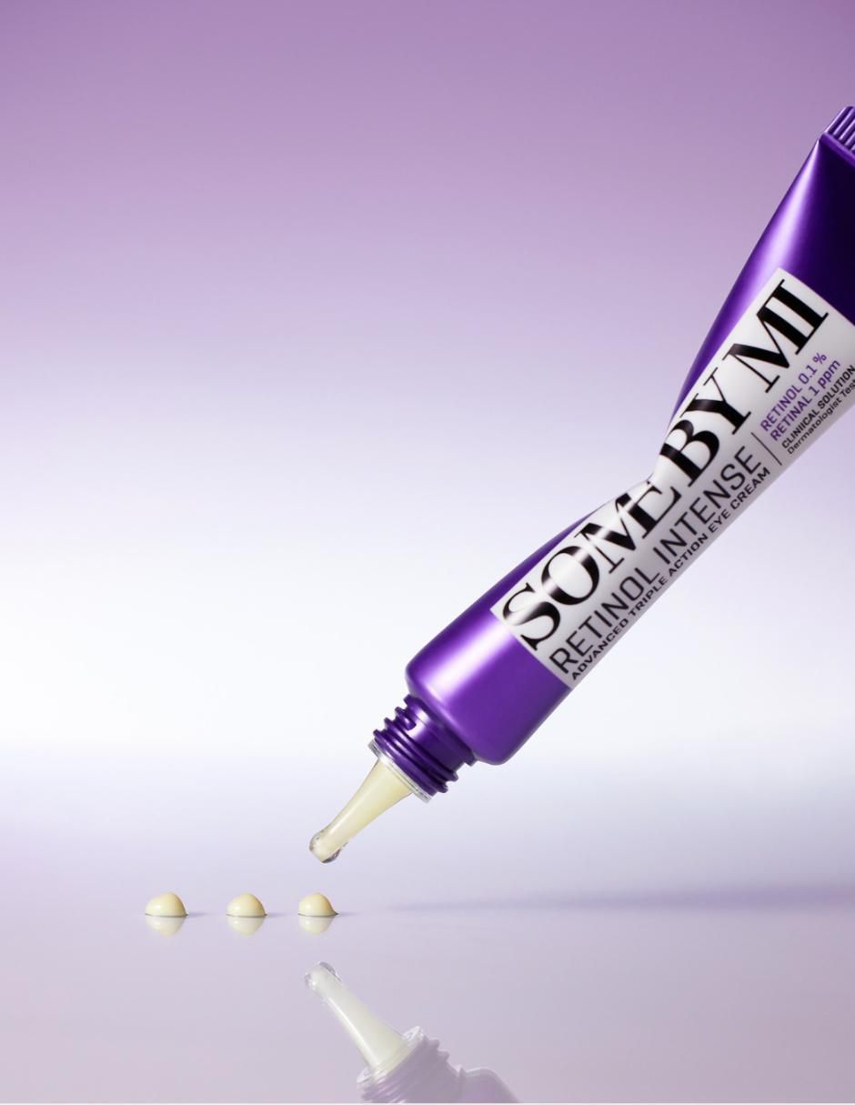Crema para contorno de ojos recomendada para prevenir signos de la edad de noche Retinol Intense Advanced Triple Action Eye Cream Some By Mi todo tipo piel