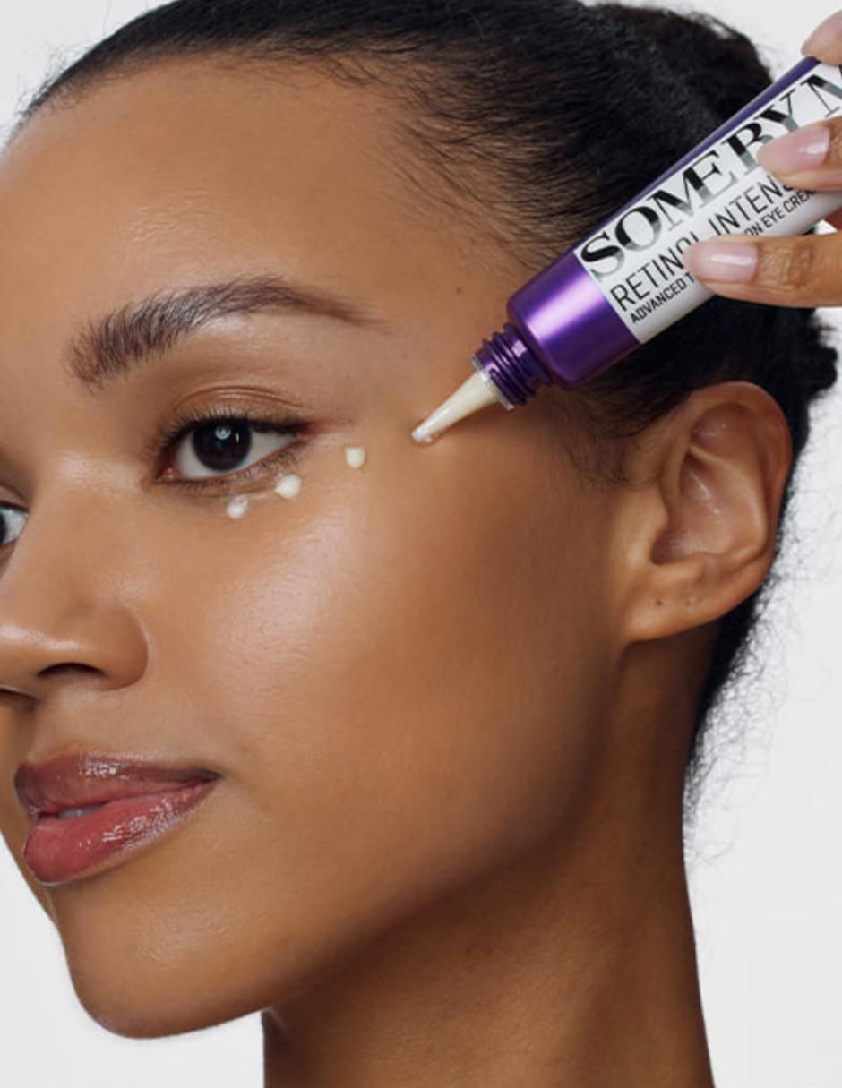 Crema para contorno de ojos recomendada para prevenir signos de la edad de noche Retinol Intense Advanced Triple Action Eye Cream Some By Mi todo tipo piel