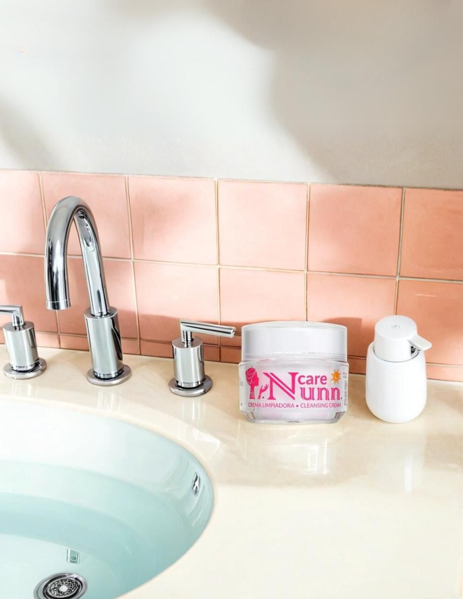 Crema facial recomendada para prevenir la aparición de manchas de día y noche para piel mixta y grasa 4