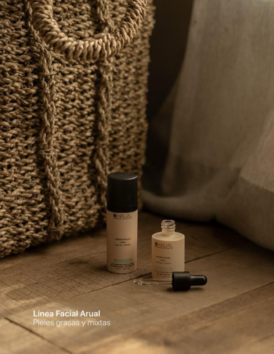 Crema facial recomendada para prevenir signos de la edad día y noche Arual para piel mixta y grasa